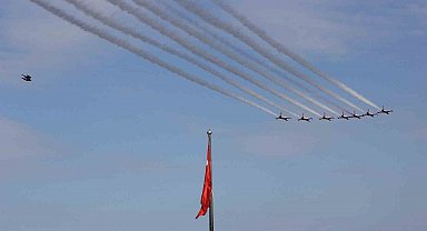 Türk Yıldızları ve SOLOTÜRK'ten Samsun semalarında nefes kesen gösteri