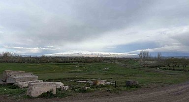 Türkiye-Ermenistan normalleşme süreci devam ederken Türk gazeteciler, açılması beklenen Gümrü sınırında