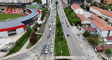 Türkiye'nin geçiş güzergahı Yozgat'ta bayram trafiği yoğunluğu