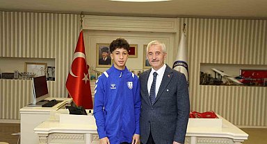 U17 Avrupa Şampiyonası'nda Muhammed Gölha'dan gümüş madalya