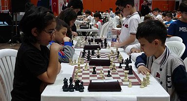 Ümraniye'de okullar arası satranç turnuvasında şampiyonlar belli oldu