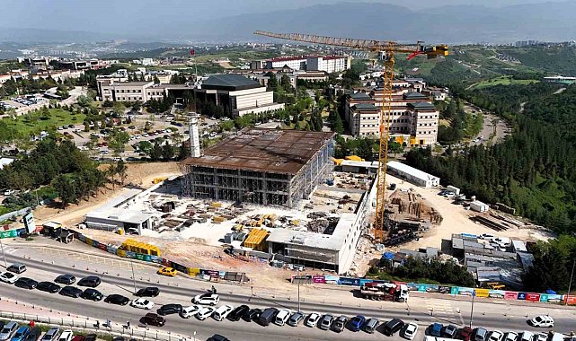 Umuttepe'deki cami ve otopark inşaatı hızla ilerliyor