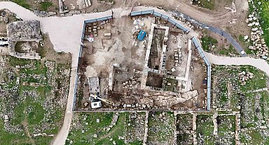 UNESCO Dünya Mirası Geçici Listesi'nde yer alan Zerzevan Kalesi'nde restorasyon çalışmaları devam ediyor