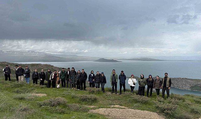 Üniversite öğrencileri İncekaya köyünde doğa yürüyüşü yaptı