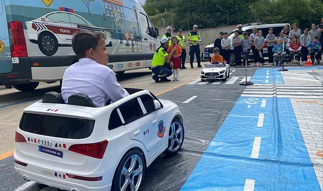 Üsküplü minik öğrenciler trafik güvenliğini jandarmadan öğrendi