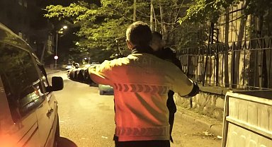 Uygulamada görüntü alan gazetecinin üzerine yürüdü: "Çekme beni senin donuna kadar alırım"