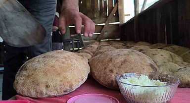 Uzundere'de doğal ekmek mesaisi: Taleplere yetişemiyorlar