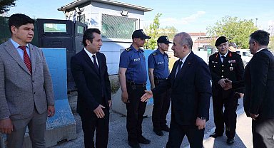 Vali Hatipoğlu, görevi başındaki personellerle bayramlaştı