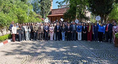 Vali Sözer, gençlerle tarih ve medeniyet gezisinde bir araya geldi