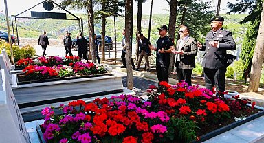 Vali Sözer'den bayramda şehitlik ziyareti