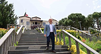 Vali Varol, Adnan Menderes'in hatırasını yaşatan müzede incelemelerde bulundu