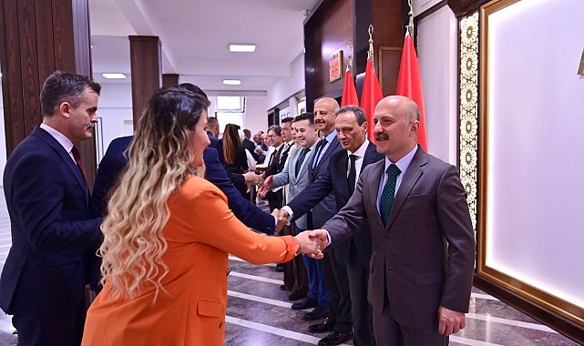 Vali Varol personelle bayramlaştı