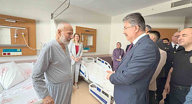 Vali Yılmaz'dan sağlık çalışanı ve hastalara bayram ziyareti