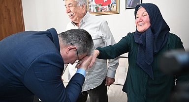 Vali Yılmaz'dan Şehit Hava Teknisyen İlyas Kaya'nın ailesine bayram ziyareti