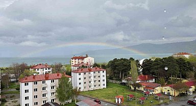 Van Gölü üzerinde gökkuşağı şöleni