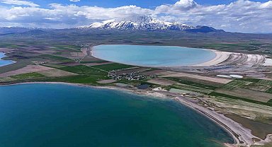 Van Gölü ve Arin Gölü havadan aynı kadrajda görüntülendi