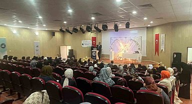 Van YYÜ kampüsünde bir ilk: Hafızlık taç takma heyecanı