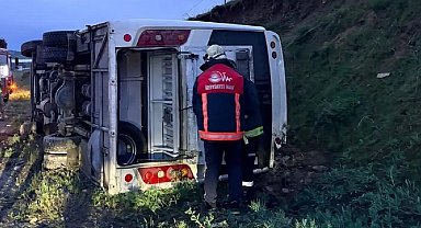Van'da emniyet personelini taşıyan midibüs devrildi: 4 yaralı