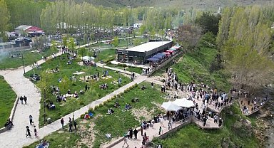 Van'ın doğa harikası bayramda doldu taştı
