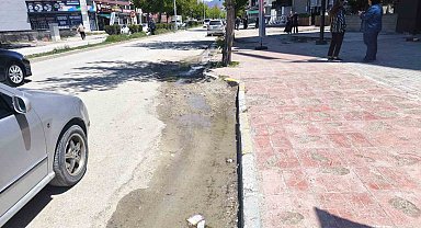 Van'ın tarihi caddesi altyapı kurbanı vatandaş ve sürücüler isyan noktasında