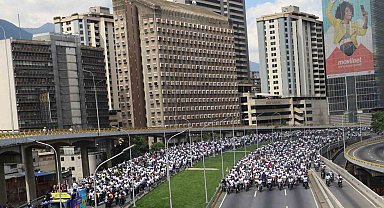 Venezuela'da ABD yaptırımlarının kaldırılması için başlatılan yürüyüş başkentte sona erdi