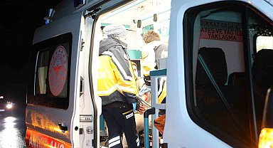 Yağış nedeniyle kontrolden çıkan otomobil takla attı: 1 yaralı