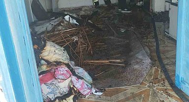 Yanan ev kullanılamaz hale geldi