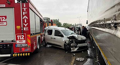 Yangın ihbarına giden itfaiye aracı zincirleme kazaya karıştı: 4 yaralı
