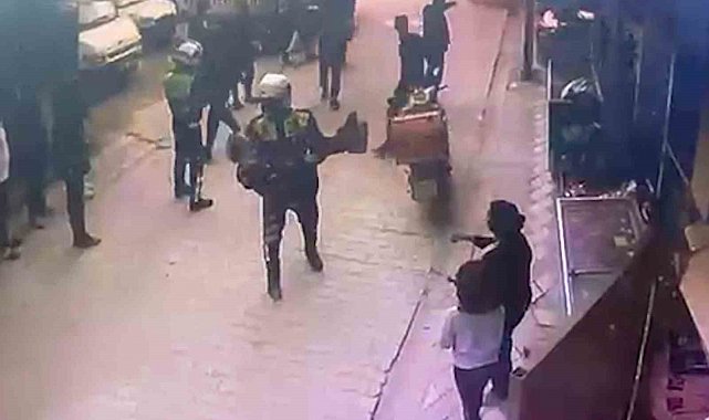 Yangında mahsur kalan yaşlı kadını jandarma ekipleri kurtardı