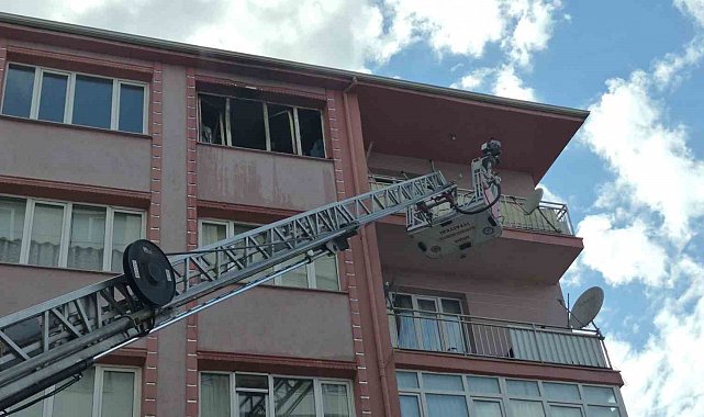 Yangından sürünerek kaçmaya çalışan kadın hastanede hayatını kaybetti