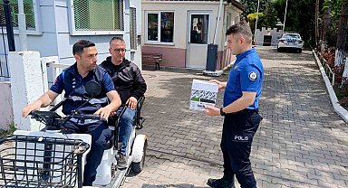 Yaralı kırlangıca polis şefkati