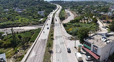 Yaşanan sel felaketinde yıkılarak 2 gence mezar olan Karaçay Köprüsü onarımı yapılarak trafiğe açıldı