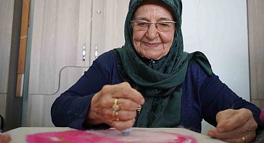 Yaşlı kadın gençlik hayalini gerçekleştiriyor
