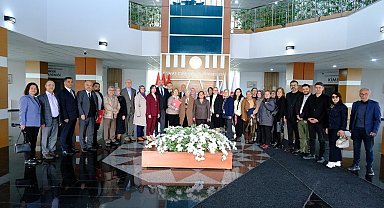 Yazar Müjgan Üçer, kütüphanesini üniversite öğrencilerine bağışladı