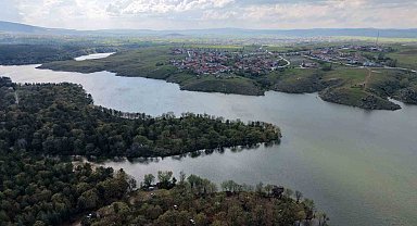 Yeşille mavinin buluştuğu Enne Barajı ve Tabiat Parkı hayran bıraktı