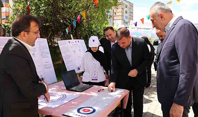 Yıl sonu sergisi şenliğe döndü