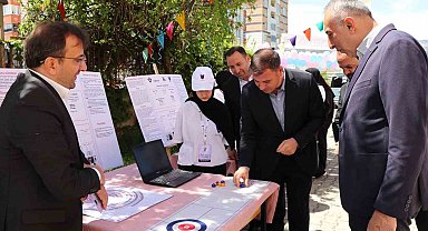 Yıl sonu sergisi şenliğe döndü