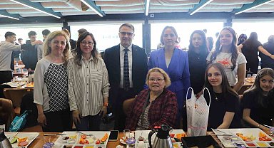 Yıldırım'da 'Nesiller Buluşuyor' projesi Anneler Günü programıyla taçlandı