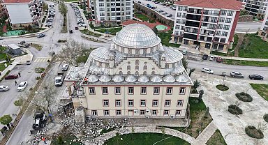 Yıldırımın minaresini yıktığı cami havadan görüntülendi
