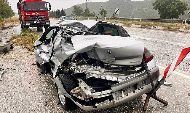 Yol kenarındaki otomobile tır çarpıp kaçtı: 1 yaralı
