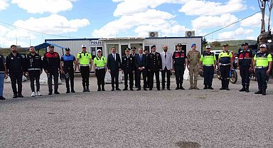 Yozgat Valisi Mehmet Ali Özkan, şehitlik ve uygulama noktasında bayramlaştı