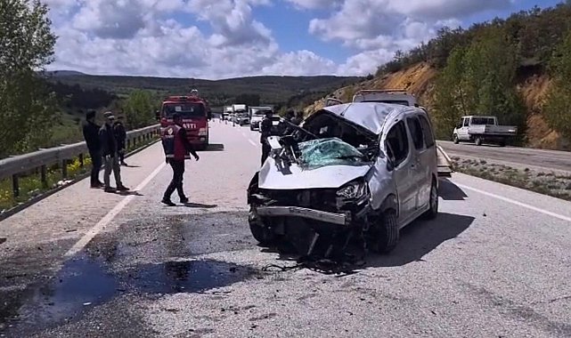 Yozgat'ta bariyerlere çarpan hafif ticari araçtaki 6 kişi yaralandı
