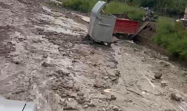 Yozgat'ta sel sonrası yollar temizlendi
