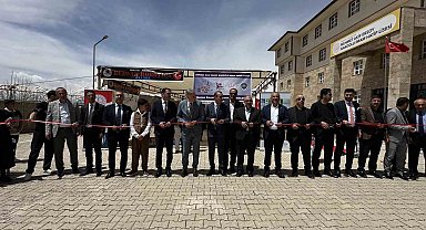 Yüksekova'da TÜBİTAK şenliği: Bilim ve yöresel lezzetler bu fuarda buluştu