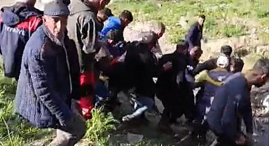 Yüksekovada'da pancar toplarken kayalıklardan düşen kadın hayatını kaybetti