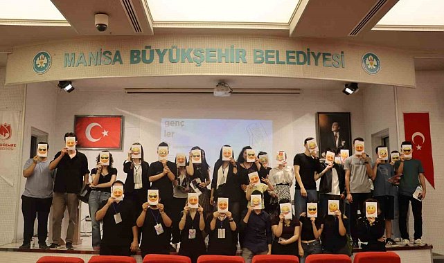 Yunusemre'de gençler 'Açık mikrofon' etkinliğinde söz aldı