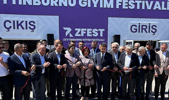 Zeytinburnu'nda giyim festivaline yoğun ilgi