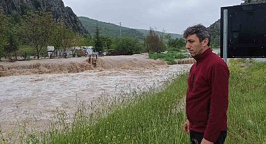 Zile'de Belpınar Barajı taştı, yollar göle döndü