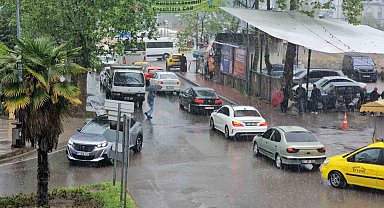 Zonguldak kent merkezinde yağış etkili oldu