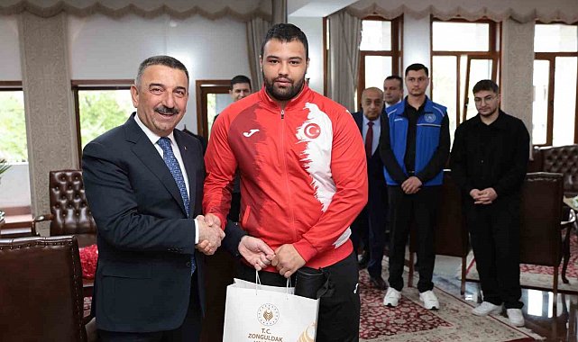 Zonguldak'ta gençlerden valiliğe ziyaret